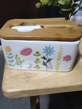 Ceramic Floral Tissue Box Holder with Bamboo Lid - White